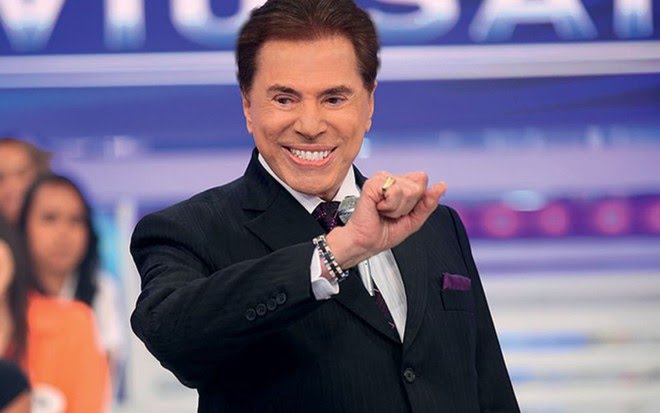 Silvio Santos à frente do seu programa no SBT; apresentador foi um dos ícones da TV brasileira