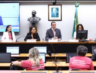 Governo prioriza prevenção do câncer, mas entidades apontam falhas no atendimento às mulheres