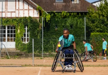 Seleção de tênis em cadeira de rodas em treino em Troyes| Foto: Alessandra Cabral/CPB