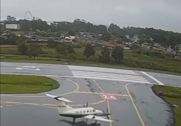 Imagem da decolagem do avião que caiu em Gramado/RS