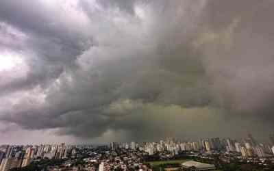 Alerta vermelho: Brasil enfrenta tempestades, granizo e calor extremo!