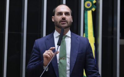 Oposição denuncia "perseguição judicial" contra Eduardo Bolsonaro